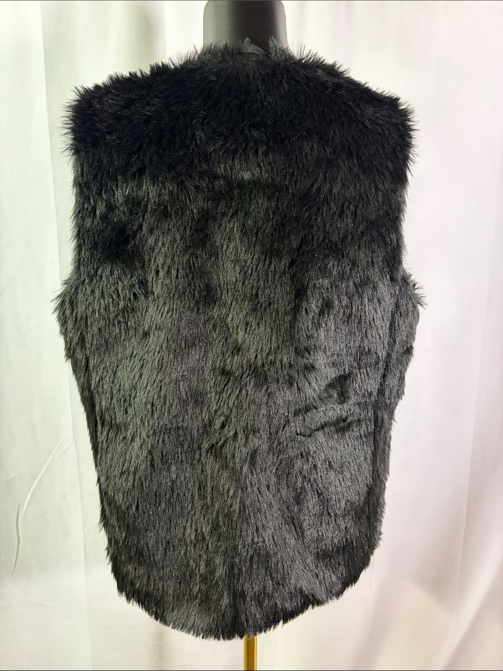 Gap True Black Faux Fur Open Front Vest - Picture 3 of 16